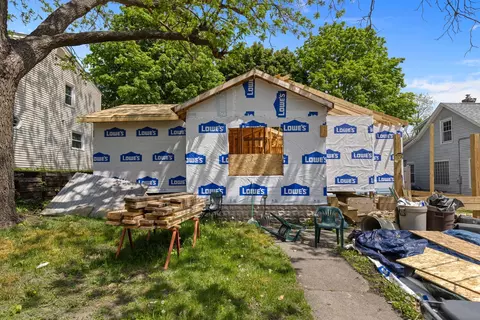743 Davis St, Rockford, IL 61107