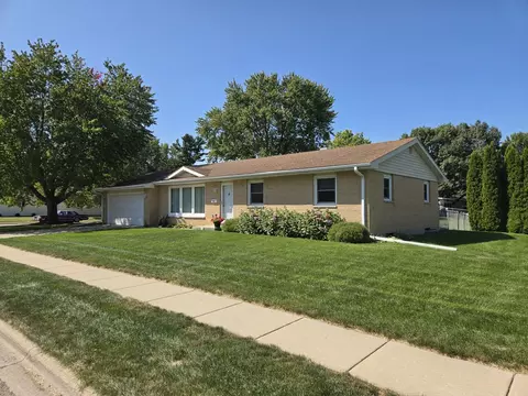206 Joanne Ln, Rochelle, IL 61068