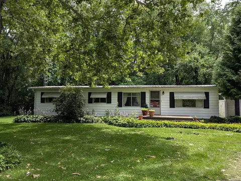 575 Meadow Ln, Dixon, IL 61021 photo 3