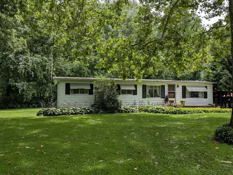 575 Meadow Ln, Dixon, IL 61021 photo 2