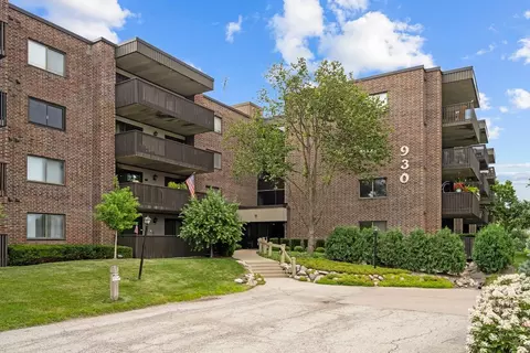 930 Taylor Dr #310, Gurnee, IL 60031