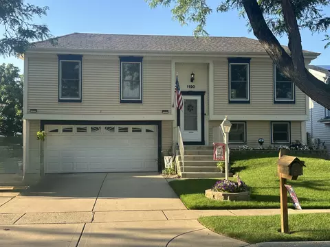 1190 Singleton Dr, Roselle, IL 60172