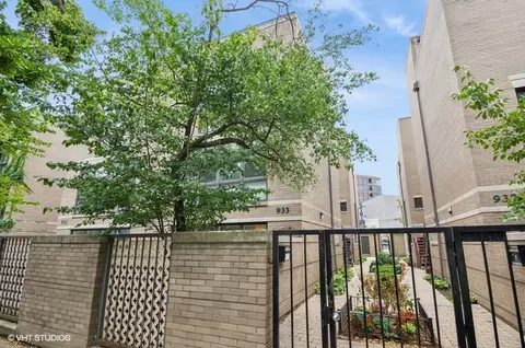 933 W Wrightwood Ave #A, Chicago, IL 60614
