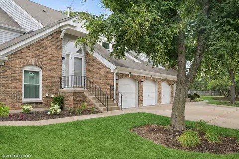 166 Willow Pkwy #166, Buffalo Grove, IL 60089