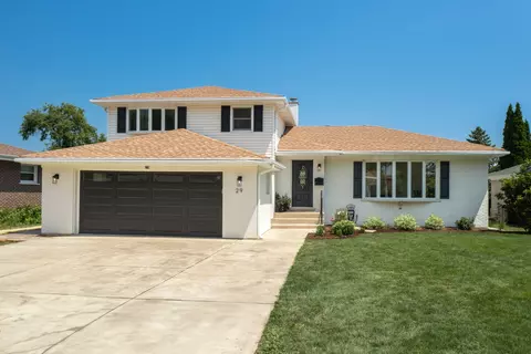 29 Grand Central Ln, Schaumburg, IL 60193
