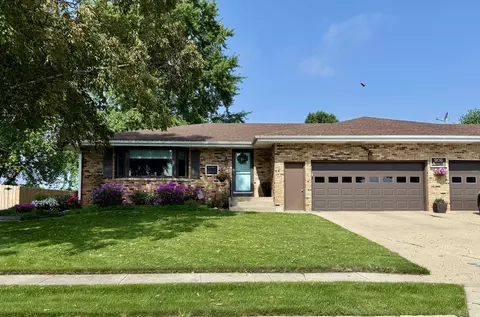 906 A Carlisle Dr, Rochelle, IL 61068