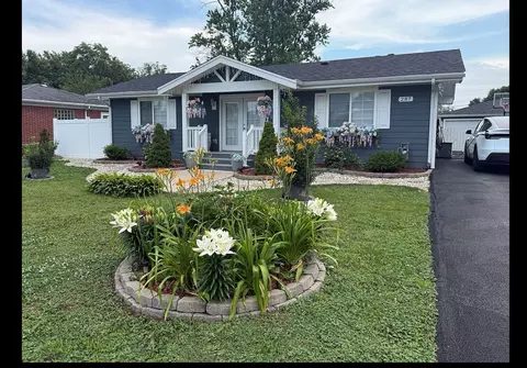 17 W287 Stillwell Rd, Oakbrook Terrace, IL 60181
