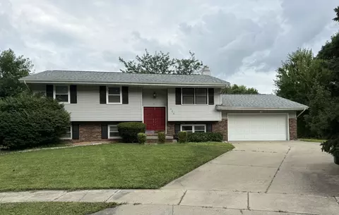 126 Ginger Creek Ct, Bloomington, IL 61704