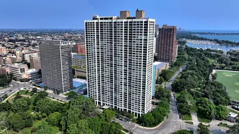 2800 N Lake Shore Dr #4002, Chicago, IL 60657