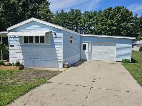 900 Regan Rd #613, Rock Falls, IL 61071