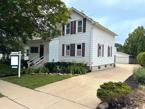 319 North Ave, Libertyville, IL 60048