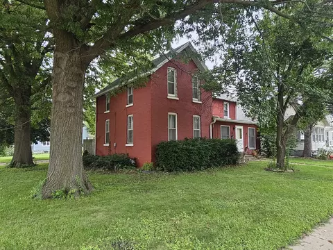 614 W 8th St, Sterling, IL 61081