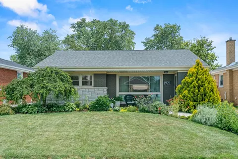 1921 Buckingham Ave, Westchester, IL 60154