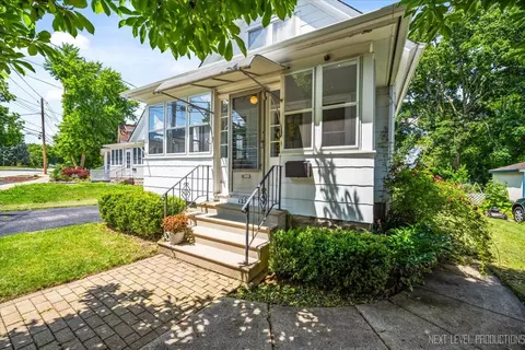 1224 Dean St, Saint Charles, IL 60174