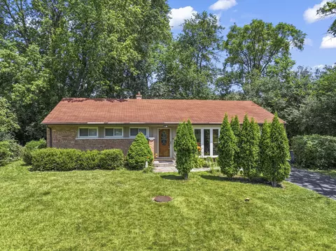 1121 Whitfield Rd, Northbrook, IL 60062