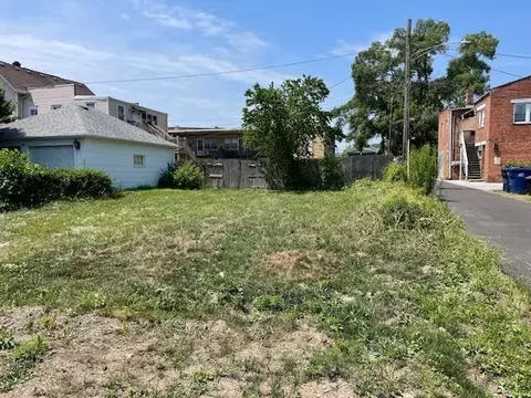 12840 Gregory St, Blue Island, IL 60406