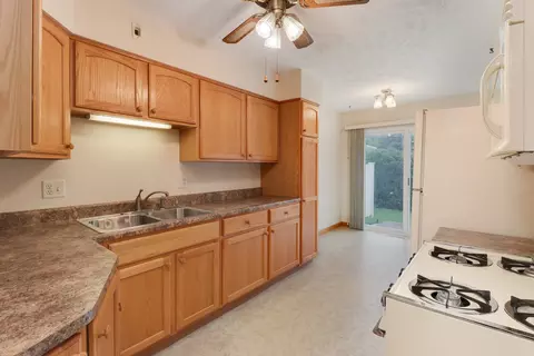 2516 E Washington St #A, Bloomington, IL 61704 photo 7