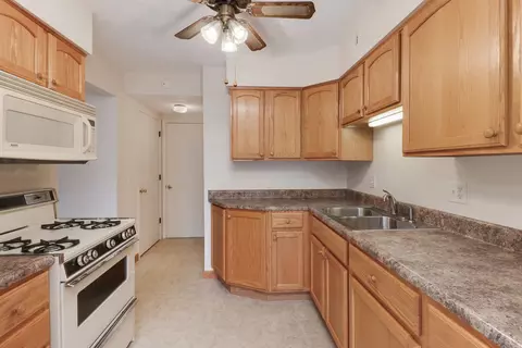 2516 E Washington St #A, Bloomington, IL 61704 photo 9