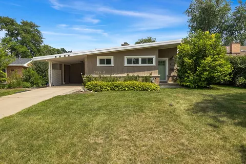 9629 Karlov Ave, Skokie, IL 60076