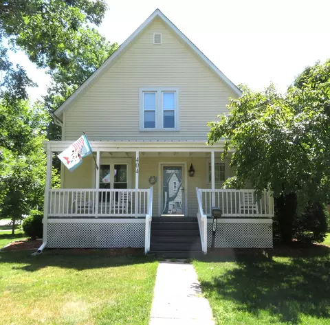 404 S 7th St, Dekalb, IL 60115