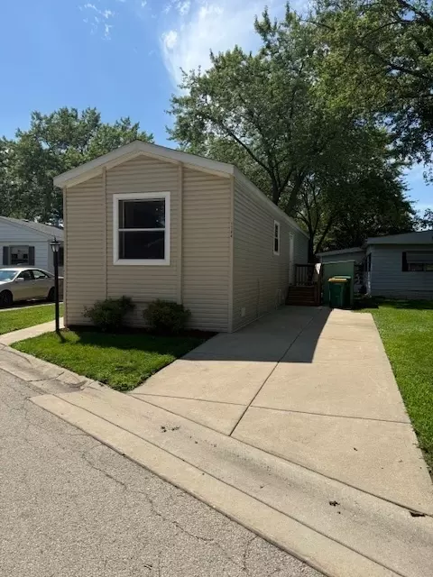 1144 Lakewood Rd, Elgin, IL 60123