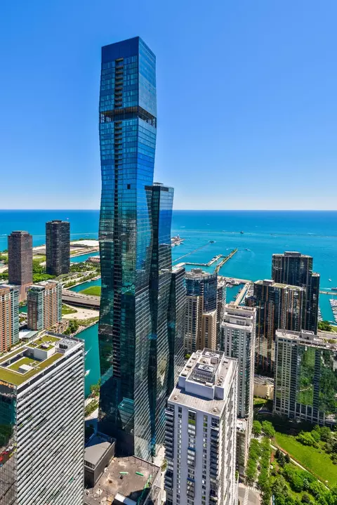 363 E Wacker Dr #4208, Chicago, IL 60601