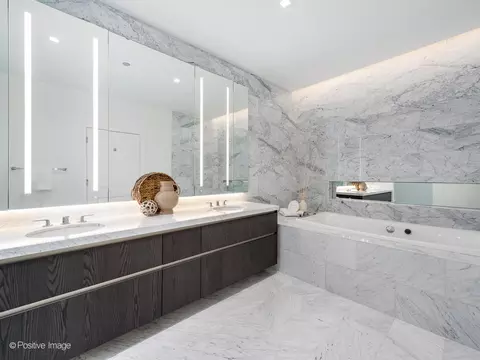 Bath - 363 E Wacker Dr #4208, Chicago, IL 60601 photo 1 of 4