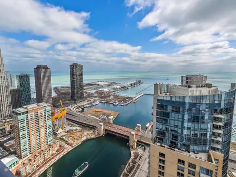 View/Area - 363 E Wacker Dr #4208, Chicago, IL 60601 photo 2 of 6