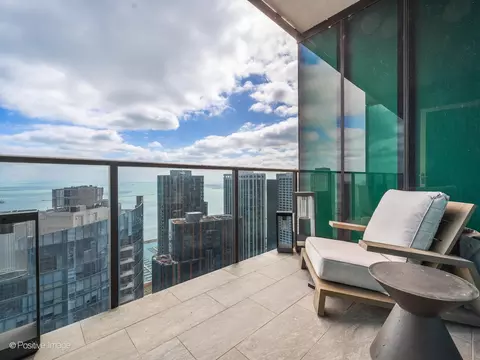 Exterior - 363 E Wacker Dr #4208, Chicago, IL 60601 photo 1 of 3