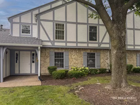 2163 Lancaster Cir #202B, Naperville, IL 60565