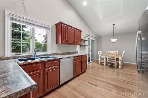 6 Ennis Ct, Cary, IL 60013 photo 8