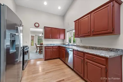 6 Ennis Ct, Cary, IL 60013 photo 9