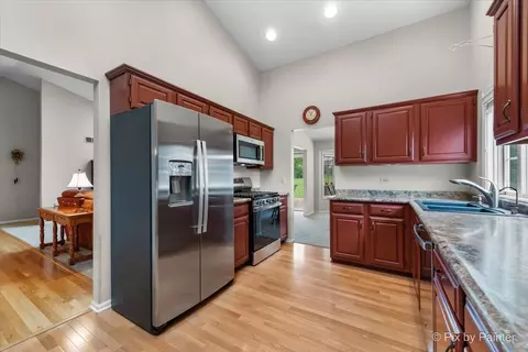 6 Ennis Ct, Cary, IL 60013 photo 7