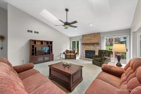6 Ennis Ct, Cary, IL 60013 photo 5