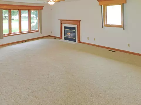 5874 Ada Dr, Roscoe, IL 61073 photo 9