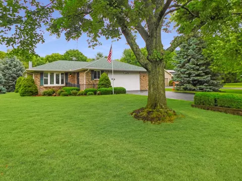 5874 Ada Dr, Roscoe, IL 61073