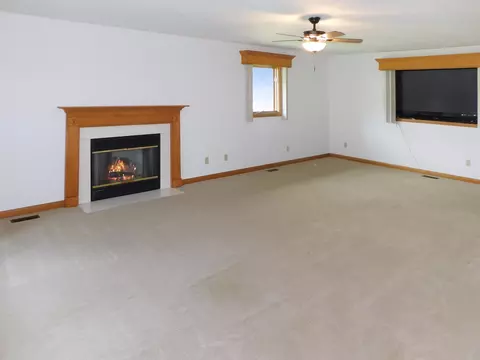 5874 Ada Dr, Roscoe, IL 61073 photo 7