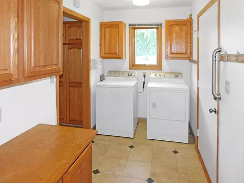 5874 Ada Dr, Roscoe, IL 61073 photo 14