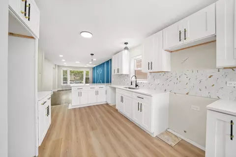 10338 S State St, Chicago, IL 60628 photo 11