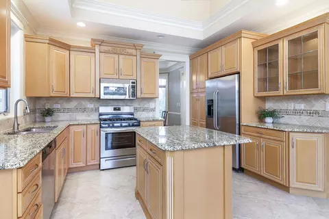 Kitchen - 1751 Rizzi Ln, Bartlett, IL 60103 photo 1 of 4