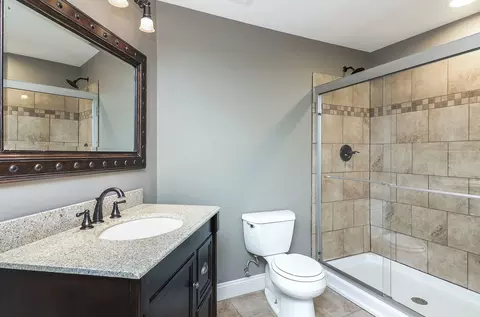 Bath - 1751 Rizzi Ln, Bartlett, IL 60103 photo 5 of 5