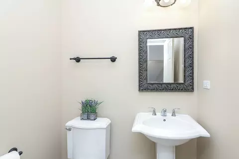 Bath - 1751 Rizzi Ln, Bartlett, IL 60103 photo 3 of 5