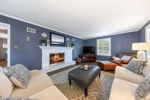 Living - 2430 Covert Rd, Glenview, IL 60025 photo 1 of 2