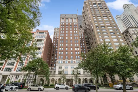 189 E Lake Shore Dr #15W, Chicago, IL 60611