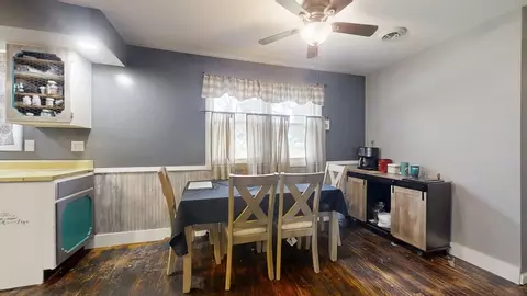 206 E High St, White Heath, IL 61884 photo 8