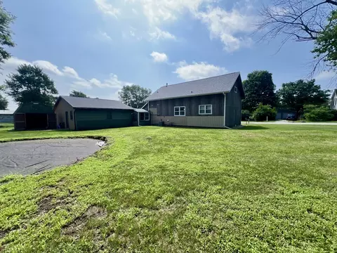 206 E High St, White Heath, IL 61884 photo 40