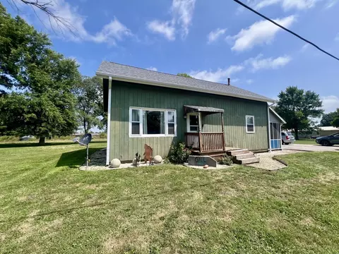 206 E High St, White Heath, IL 61884 photo 2
