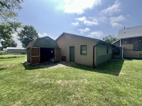 206 E High St, White Heath, IL 61884 photo 33