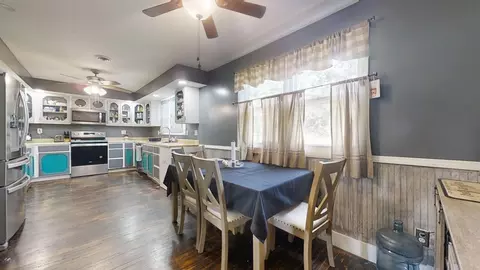 206 E High St, White Heath, IL 61884 photo 9