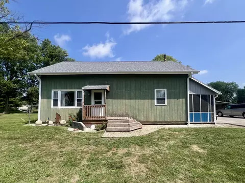 206 E High St, White Heath, IL 61884 photo 3